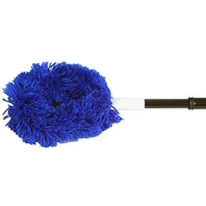 Hand fluffer with telescopic handle